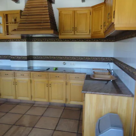Spacious Ocean House Апартаменти Портіман