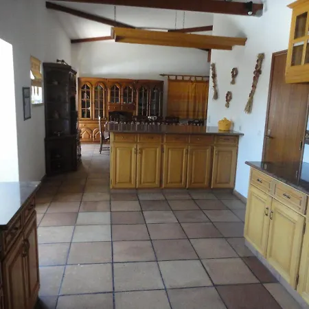 Spacious Ocean House דירה
