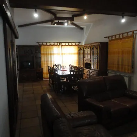 Spacious Ocean House דירה
