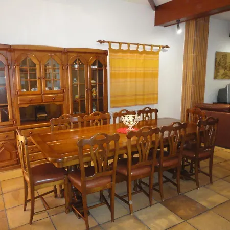 Spacious Ocean House דירה
