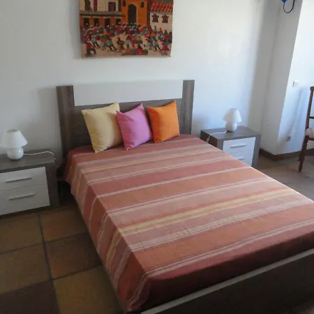 Spacious Ocean House דירה