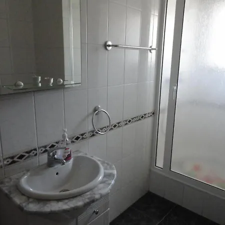 Spacious Ocean House דירה